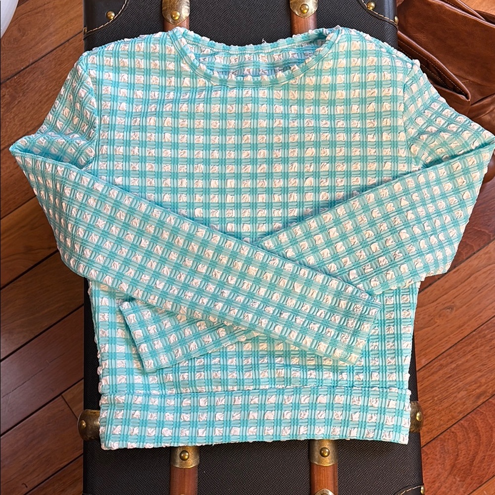 Aqua and White Patterned Long Sleeve Stretch Cropped Top